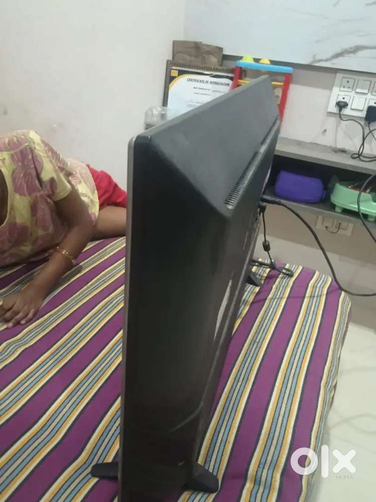 32inches LG TV semi smart