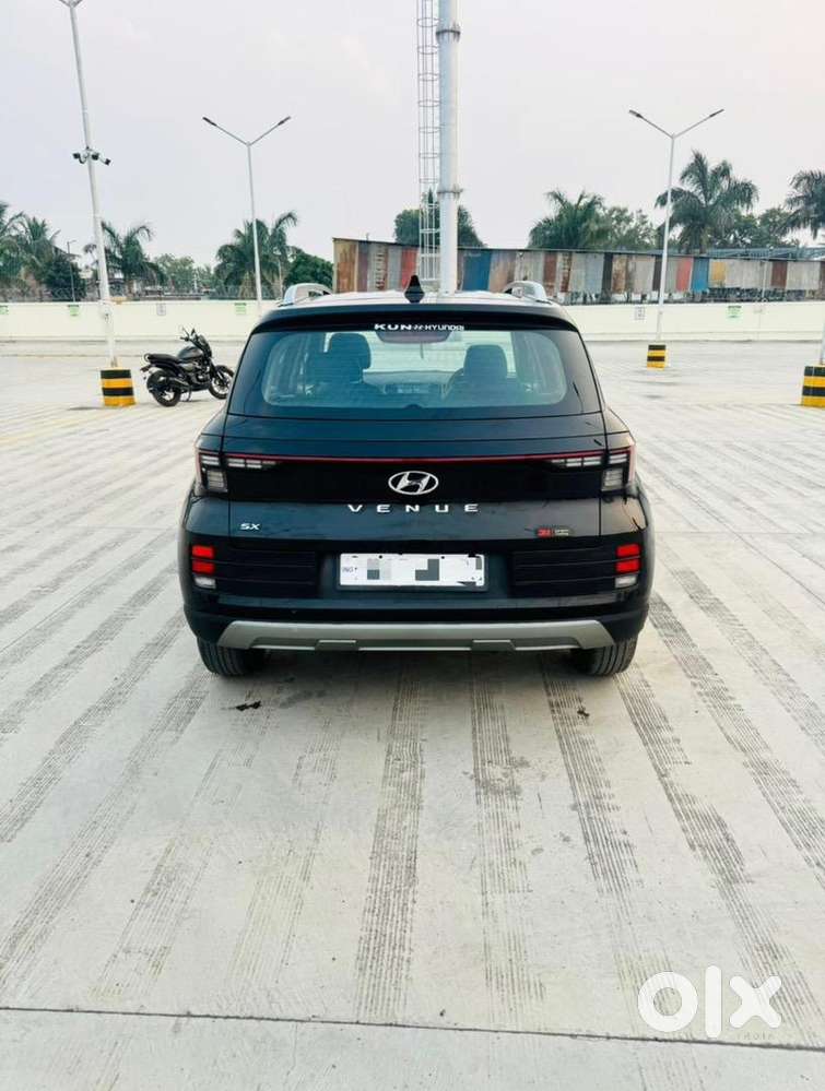 Hyundai Venue Sx Petrol Sunroof 1st Owner