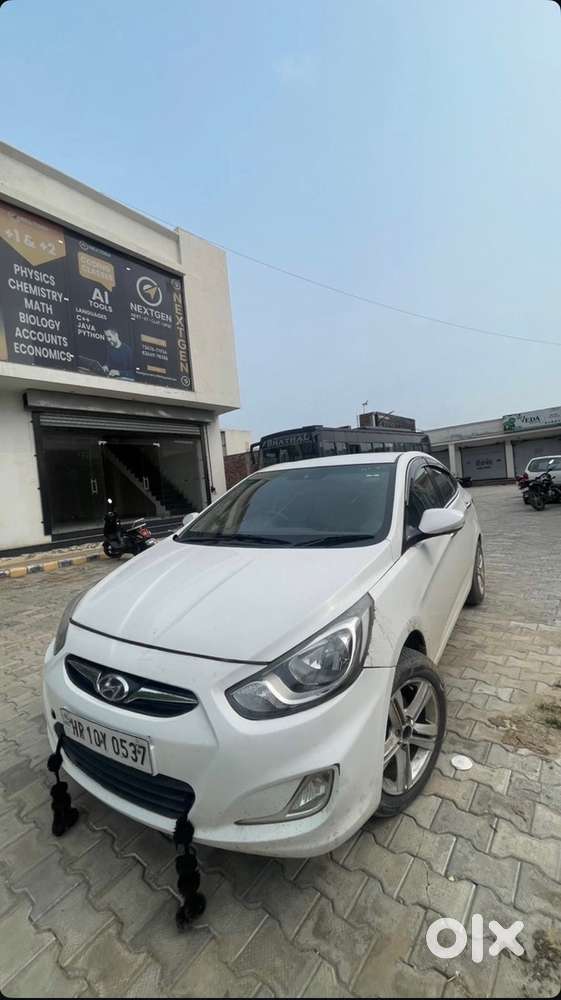 Hyundai New Verna 2015 Diesel 140000 Km Driven