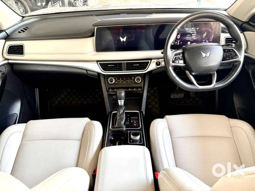 Mahindra Xuv700 2.2 Ax 7 Diesel At Luxury Pack Str Awd, 2023, Diesel