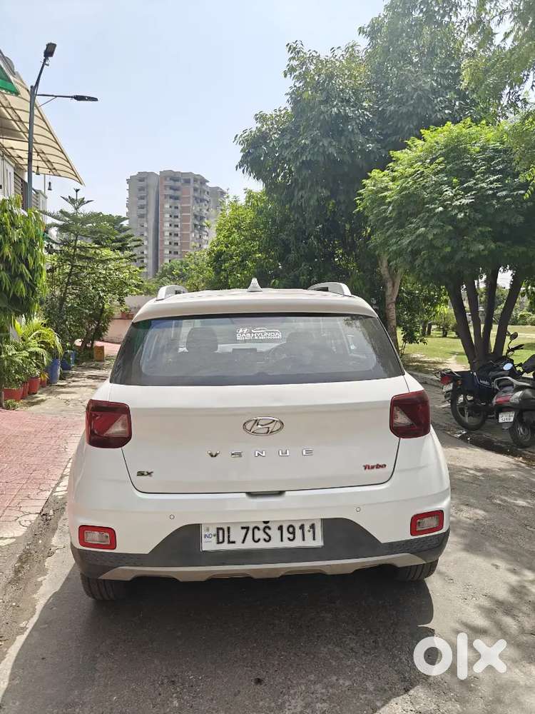 Hyundai Venue 2021 Petrol 67000 Km Driven