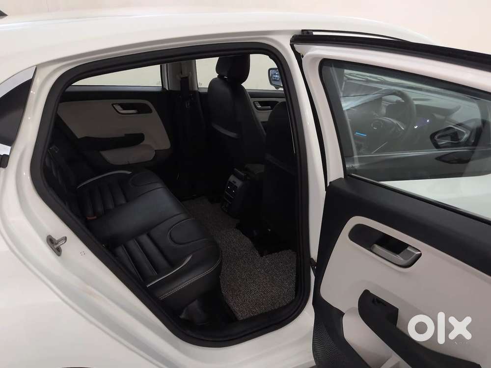 Tata Altroz Xza Petrol, 2025, Petrol