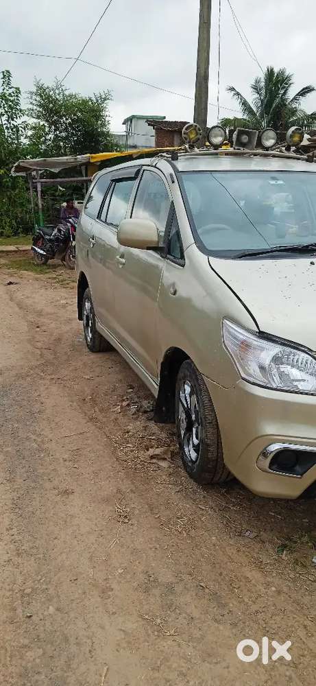 Toyota Innova 2012