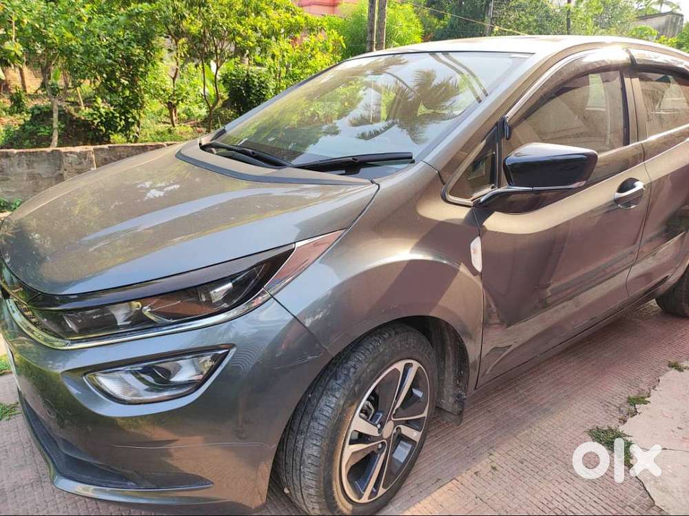 Tata Altroz Petrol With Sunroof In Good Condition