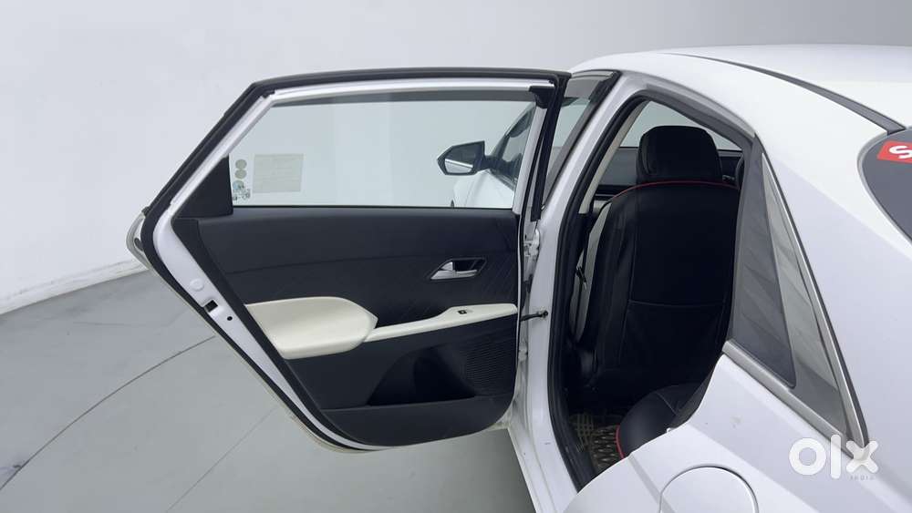 Hyundai Verna 1.5 Sx Petrol Mt, 2023, Petrol