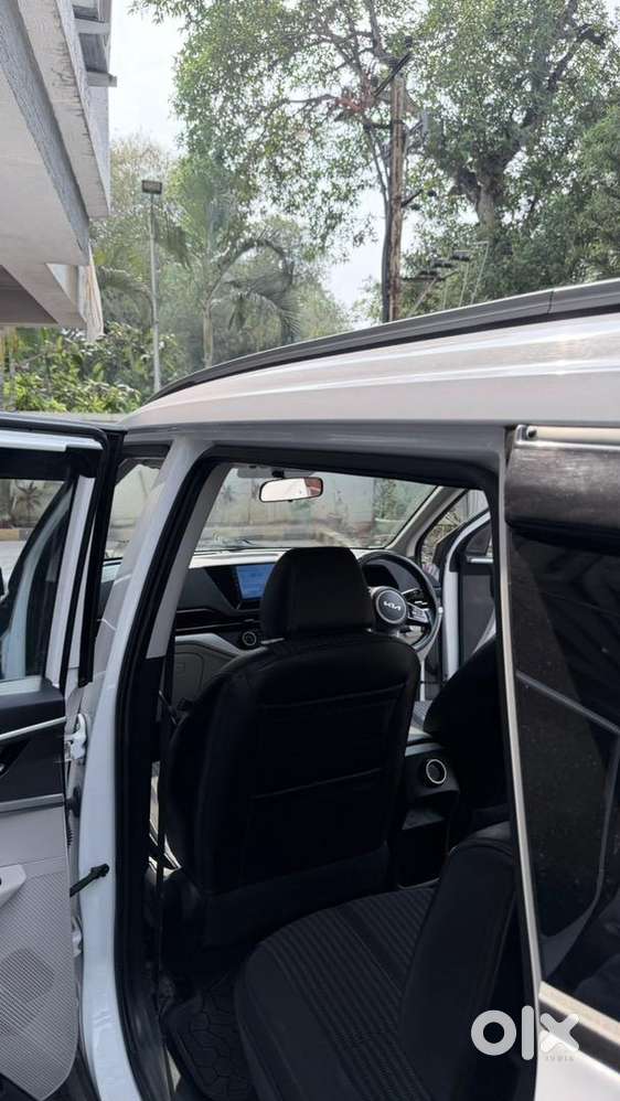 Kia Carens 2023 Petrol Well Maintained