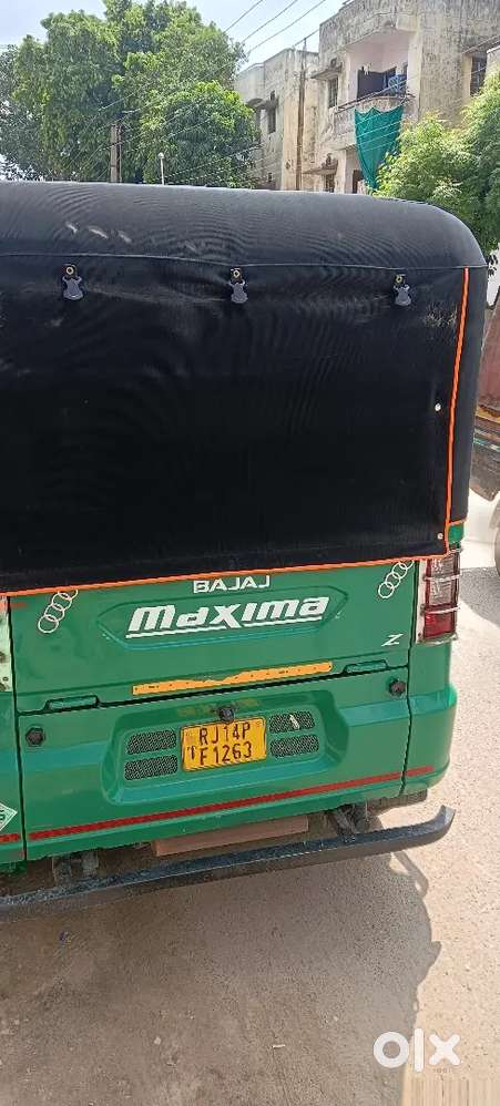 ऑटो बिकाऊ है लेना है तो बताओ