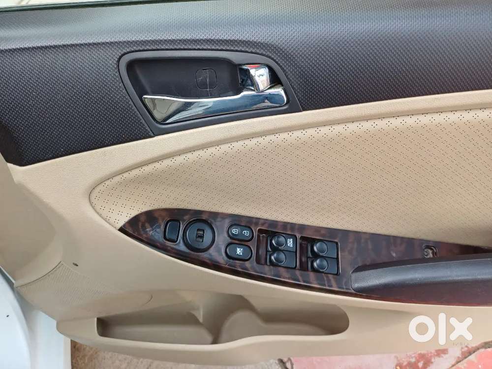 Hyundai Verna Fluidic 2011 Diesel Manual