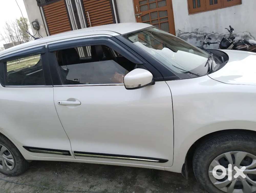 Maruti Suzuki Swift 2023 Petrol 1400 Km Driven,first Owner, Excellent