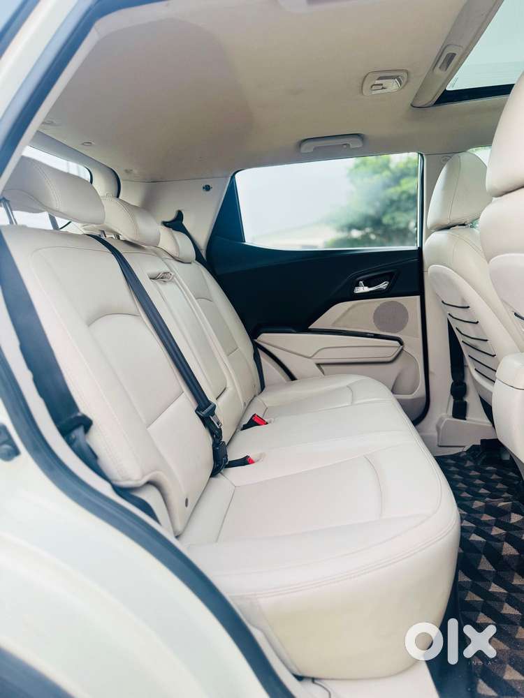 Mahindra Xuv300 W8 (o) 1.5 Diesel Amt, 2019, Diesel