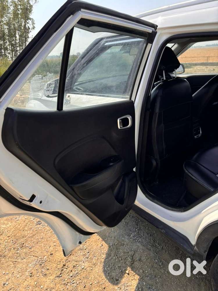 Hyundai Venue 2021 Diesel Showroom  Conditio