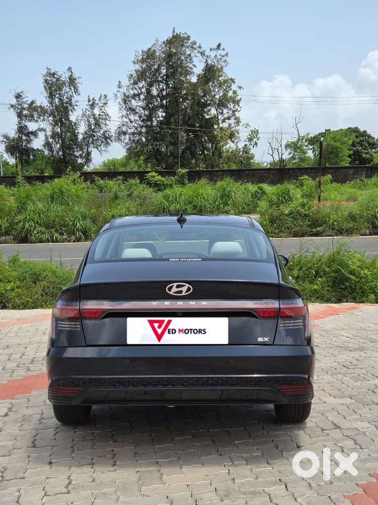 Hyundai Verna 1.5 Sx Ivt, 2024, Petrol