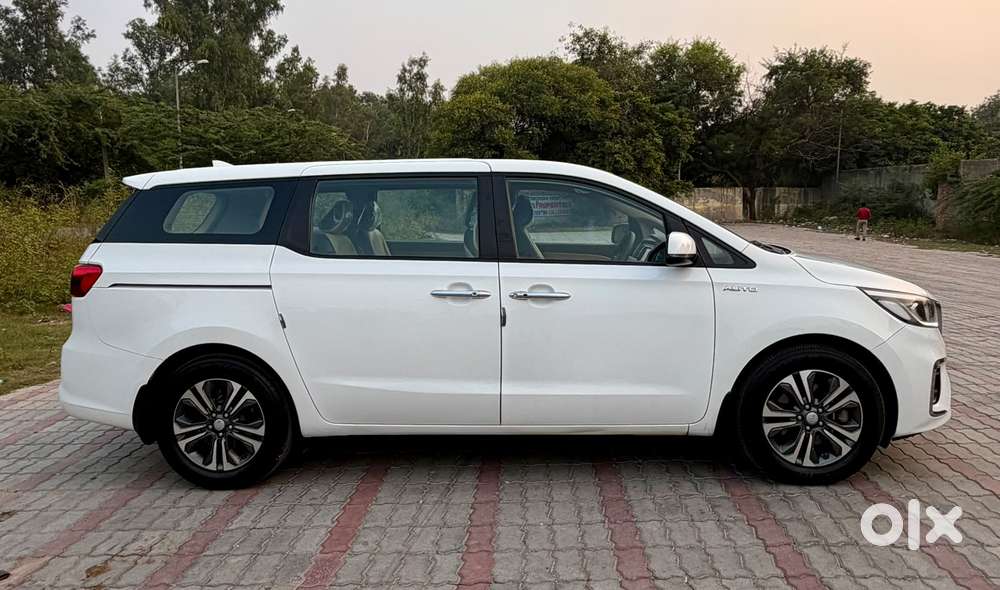 Kia Carnival Premium, 2021, Diesel