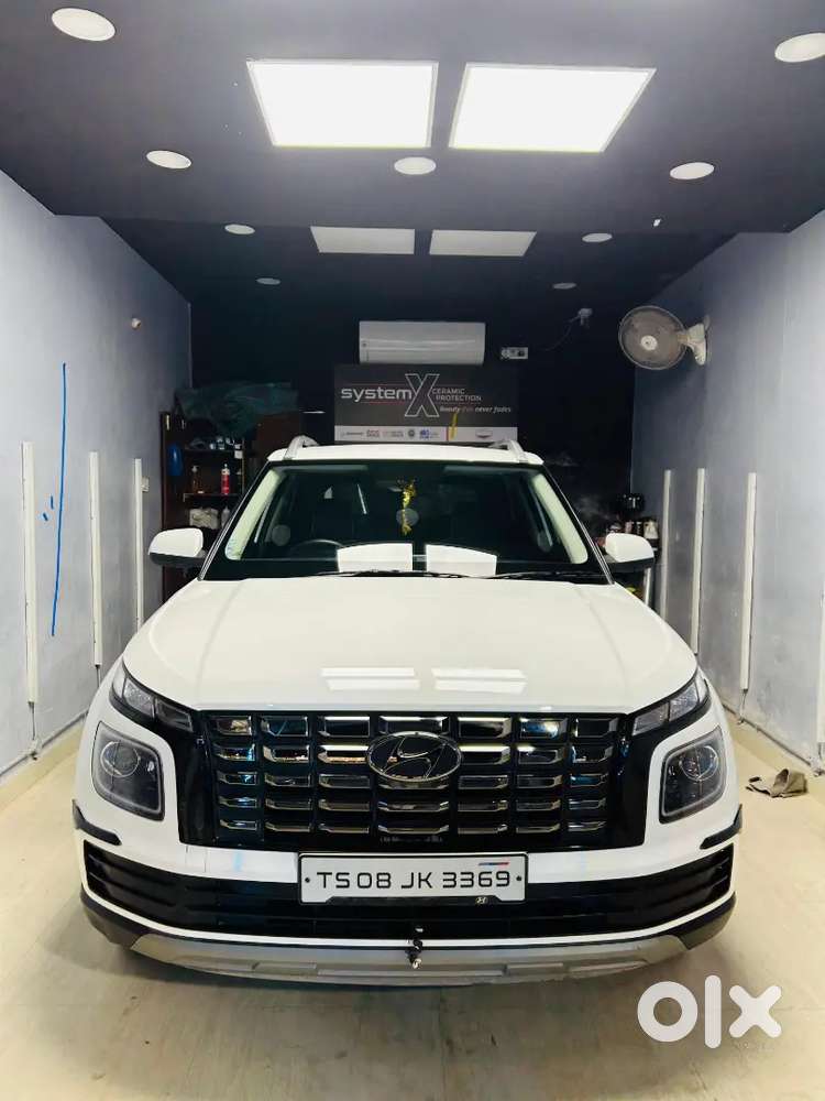 Hyundai Venue Automatic Topebd 2022 Petrol 35000 Km Driven