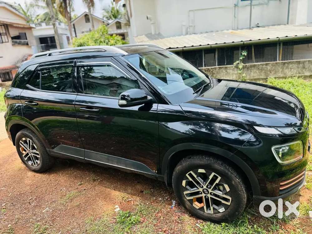 Hyundai Venue 2024 Petrol 7371 Km Driven