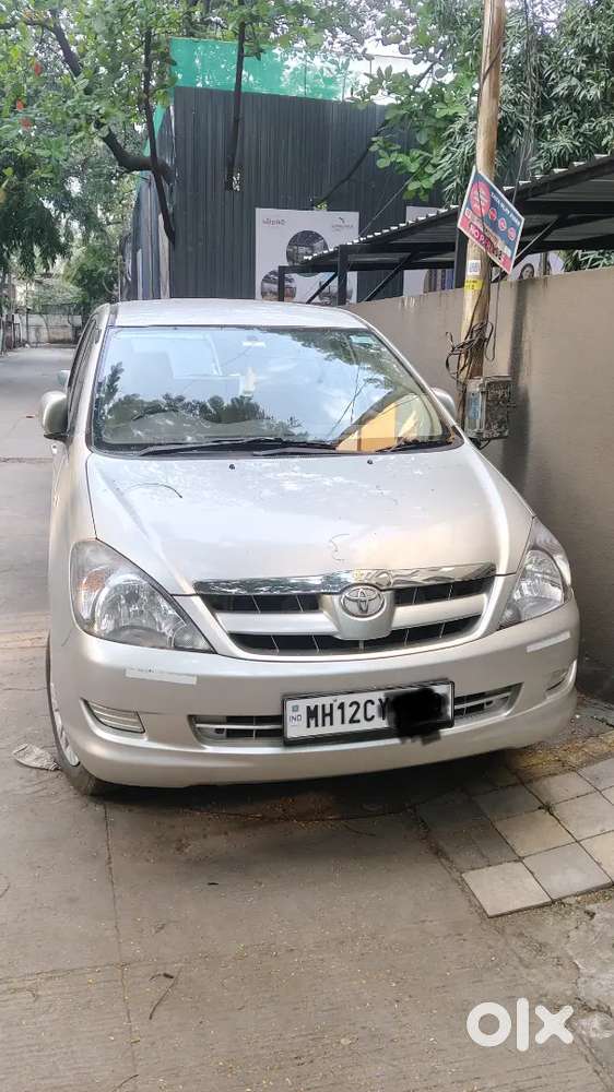 Toyota Innova Petrol 2005 98000 Km Driven