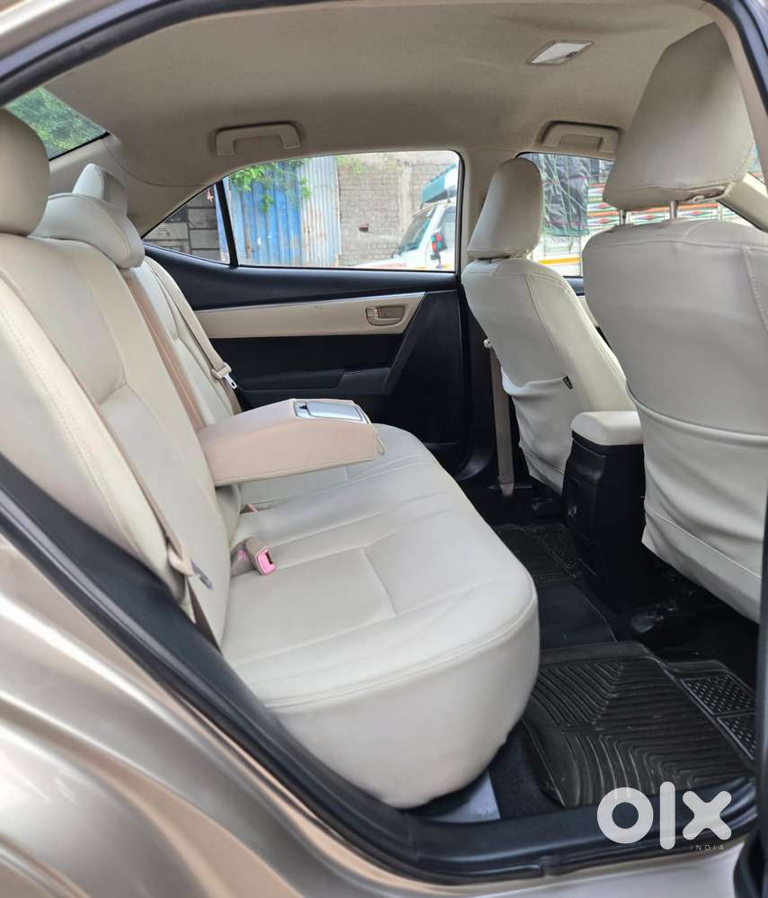 Toyota Corolla Altis Aero 1.8 J, 2015, Petrol