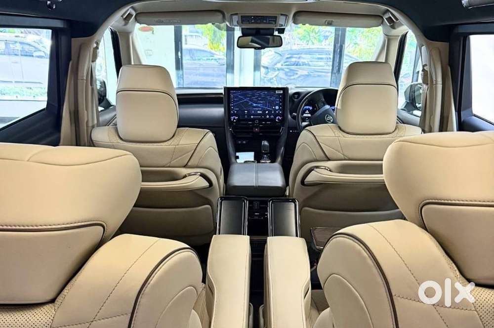 Toyota Vellfire 2.5 Executive Lounge, 2025, Petrol