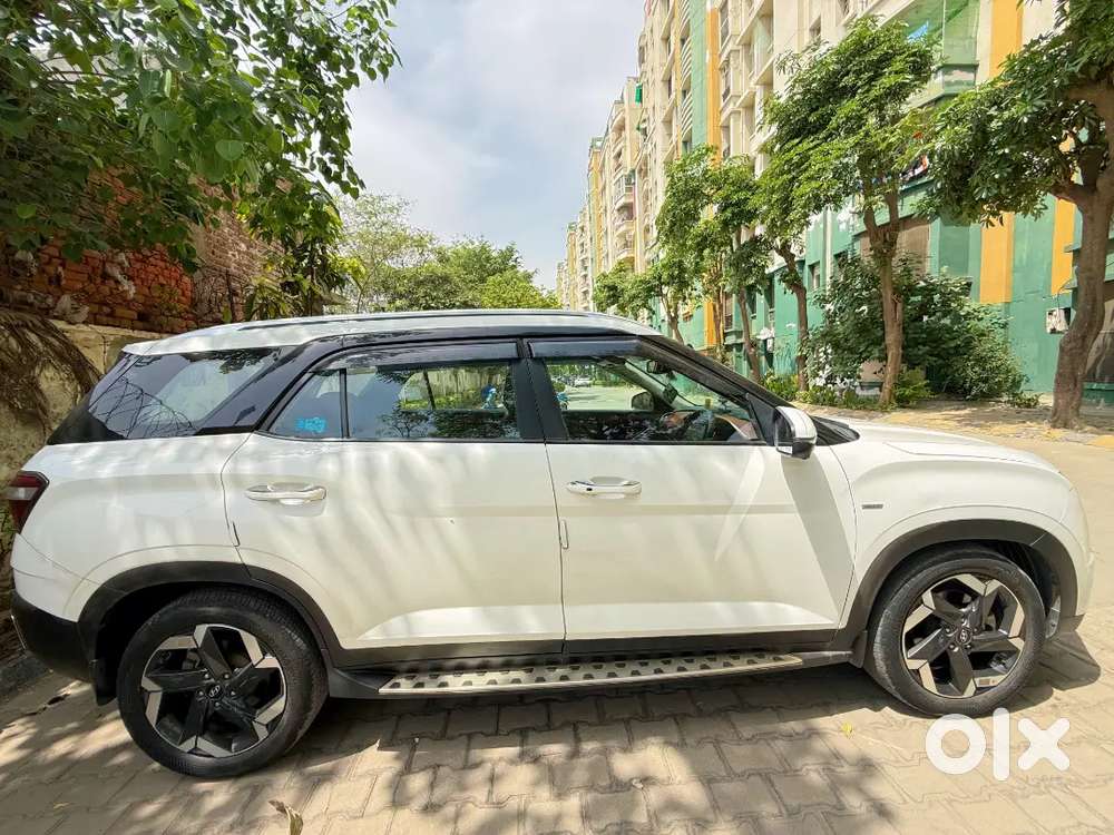 Hyundai Alcazar Platinum(o) At 7 Diesel. In Showroom Condition.