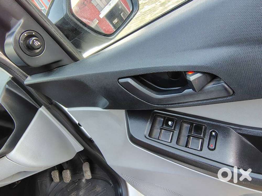 Tata Tiago 1.2 Revotron Xt (o), 2022, Petrol