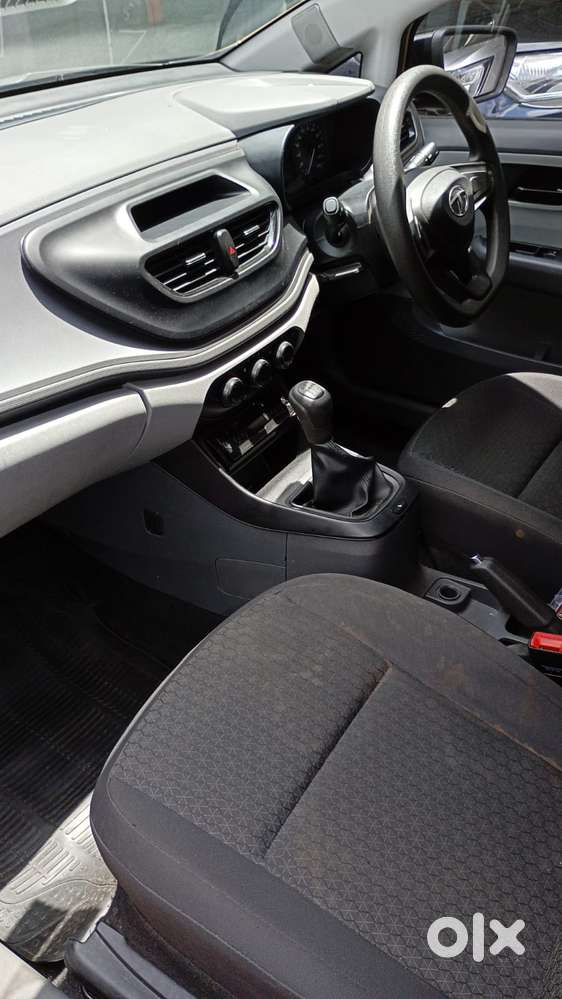 Tata Altroz 1.2 Xe, 2020, Petrol