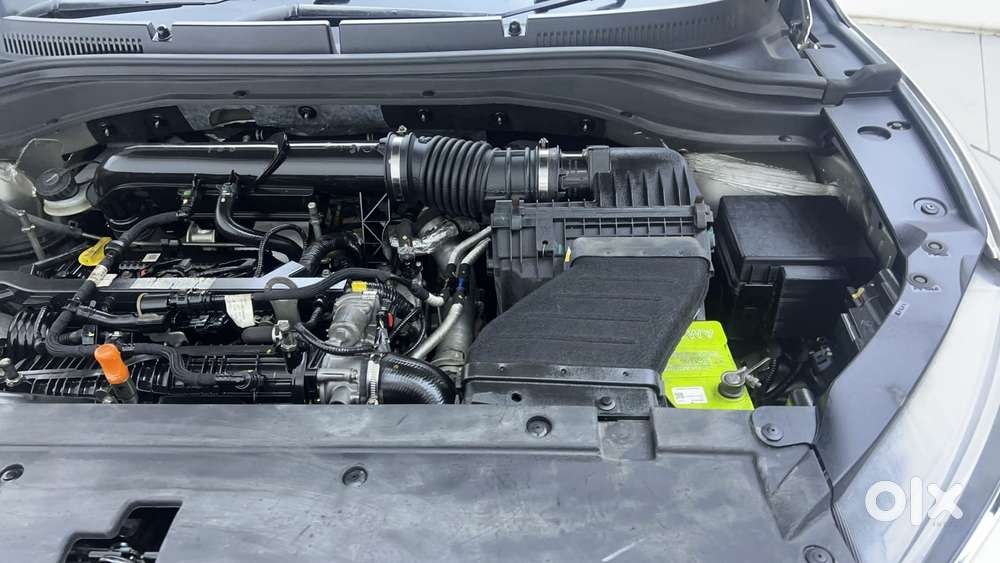 Mahindra Xuv700 2.0 Ax 7 Petrol Mt Str, 2021, Petrol