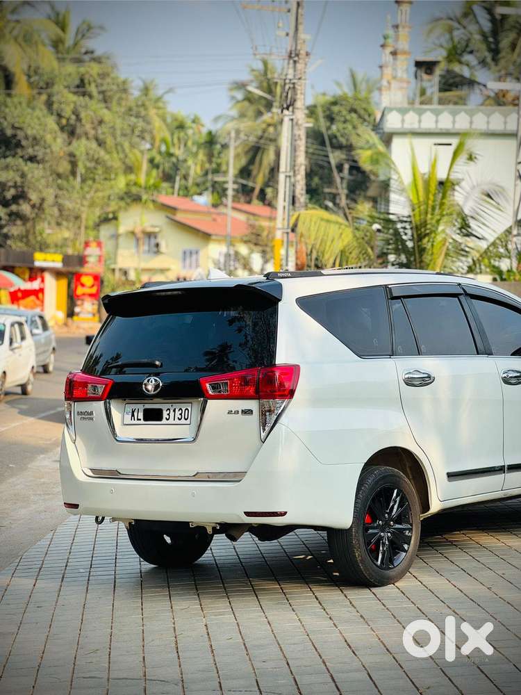 Toyota Innova Crysta 2.8z Automatic, 2016, Diesel