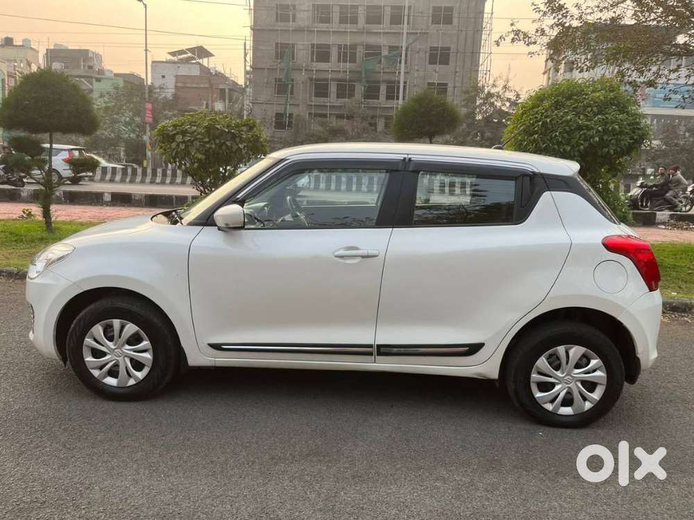 Maruti Suzuki Swift Vxi + Manual, 2023, Petrol