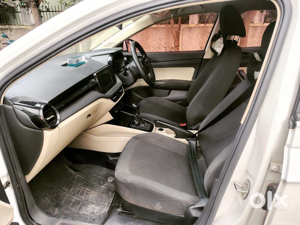 Skoda Slavia Active 1.0l Tsi Mt, 2022, Petrol