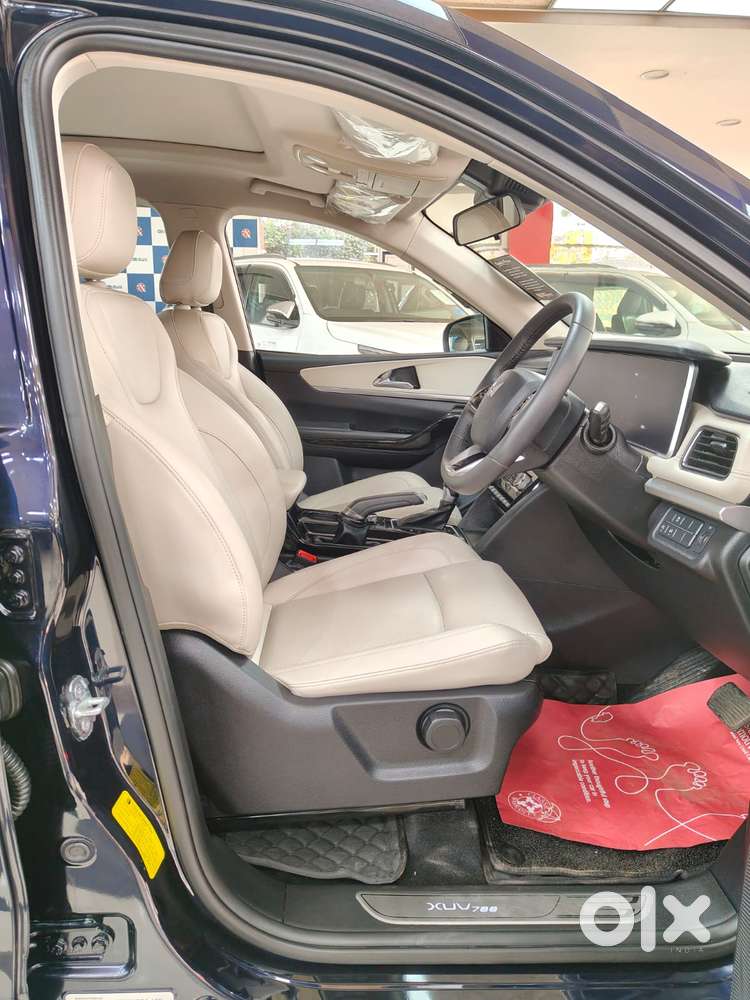 Mahindra Xuv700 2.0 Ax 7 Petrol At Luxury Pack Str, 2024, Petrol