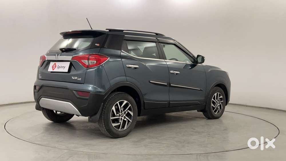 Mahindra Xuv300 1.2 W8 (o) Amt Petrol, 2023, Petrol