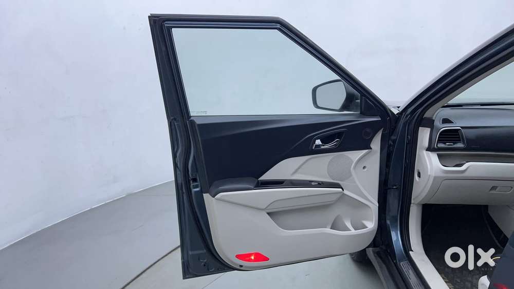 Mahindra Xuv300 W8 (o) 1.5 Diesel Amt, 2020, Diesel