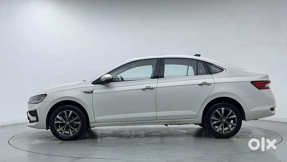 Skoda Slavia Style 1.0l Tsi At, 2023, Petrol