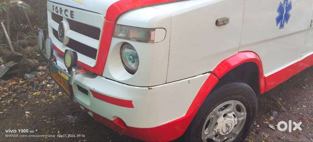 Ambulance Sell Tempo Traveller 2 Windows Ice Box