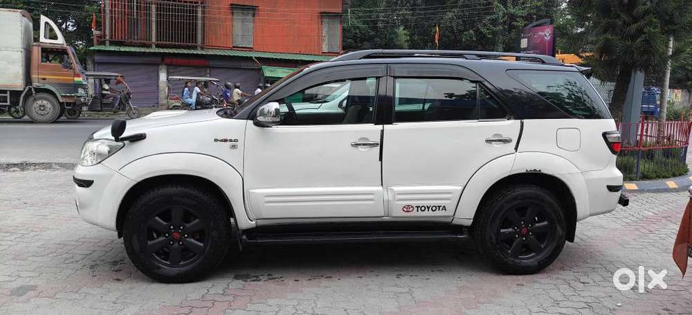 Toyota Fortuner 4x4 Manual Limited Edition, 2010, Diesel