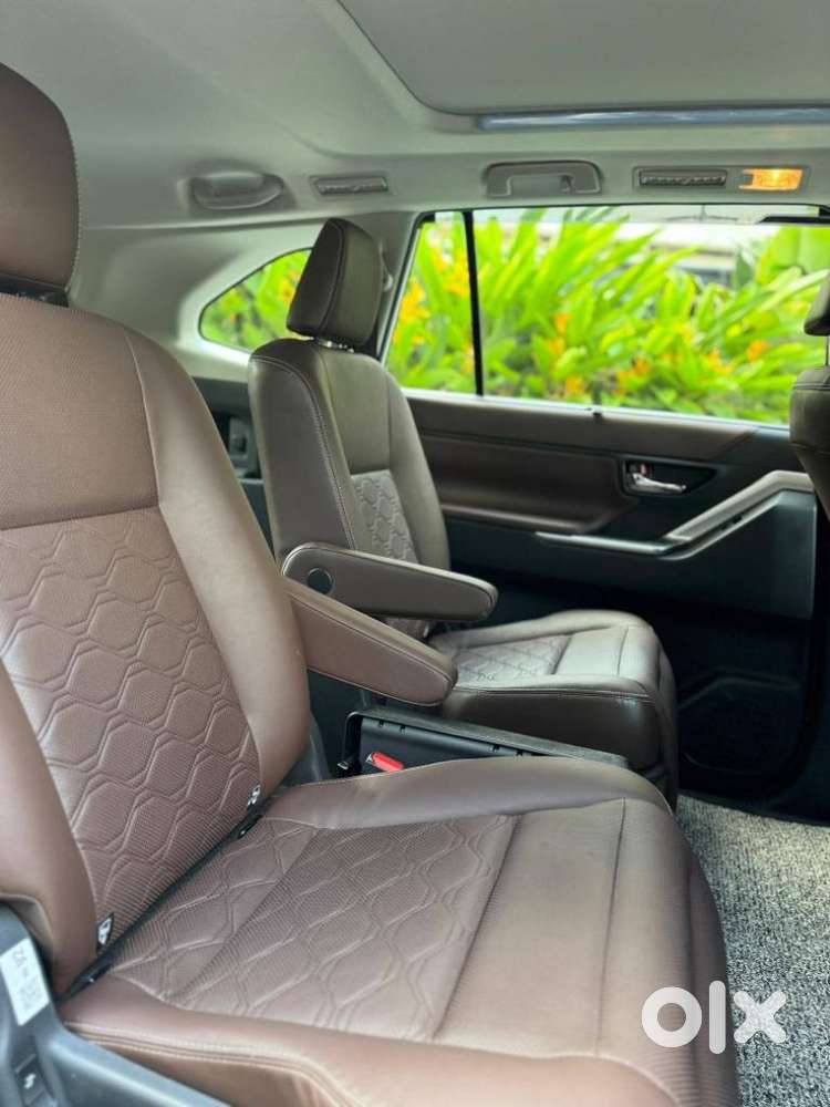 Toyota Innova Hycross 2.0 Zx (o) Hybrid 7 Str, 2025, Petrol