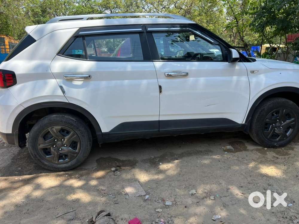 Hyundai Venue 2023 Petrol Well Maintained