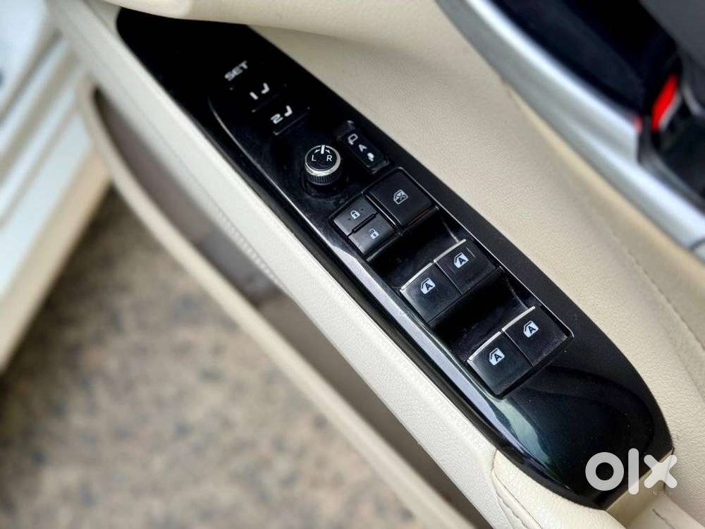 Toyota Camry Hybrid, 2019, Petrol