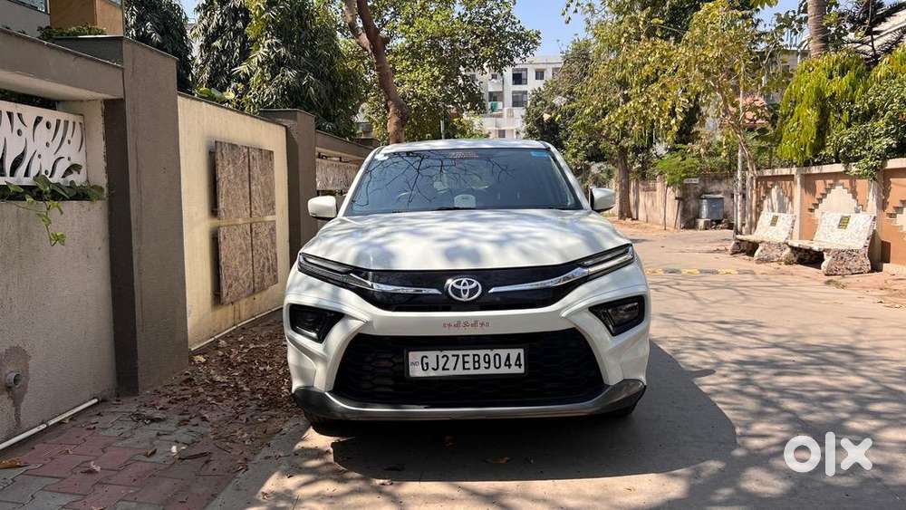 Toyota Urban Cruiser Hyryder (1.5 Neo-drive G At)