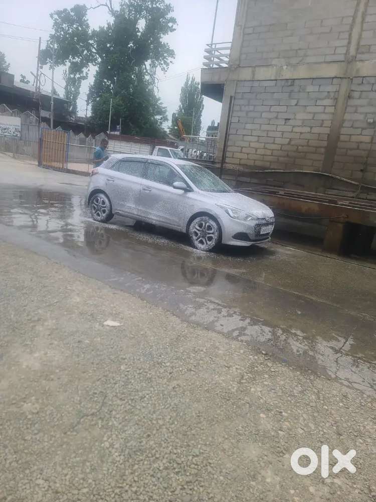 Selling I20 Magna With New Condation