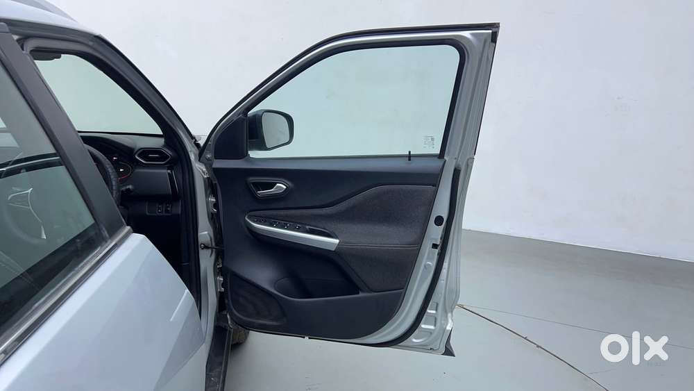 Nissan Magnite 1.0 Xv Premium, 2022, Petrol