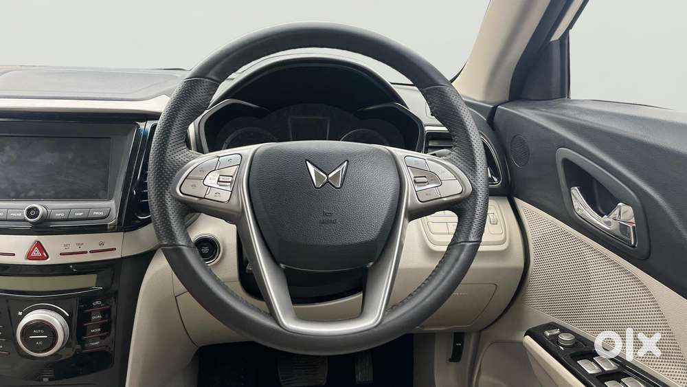 Mahindra Xuv300 1.2 W8 (o) Amt Petrol, 2022, Petrol