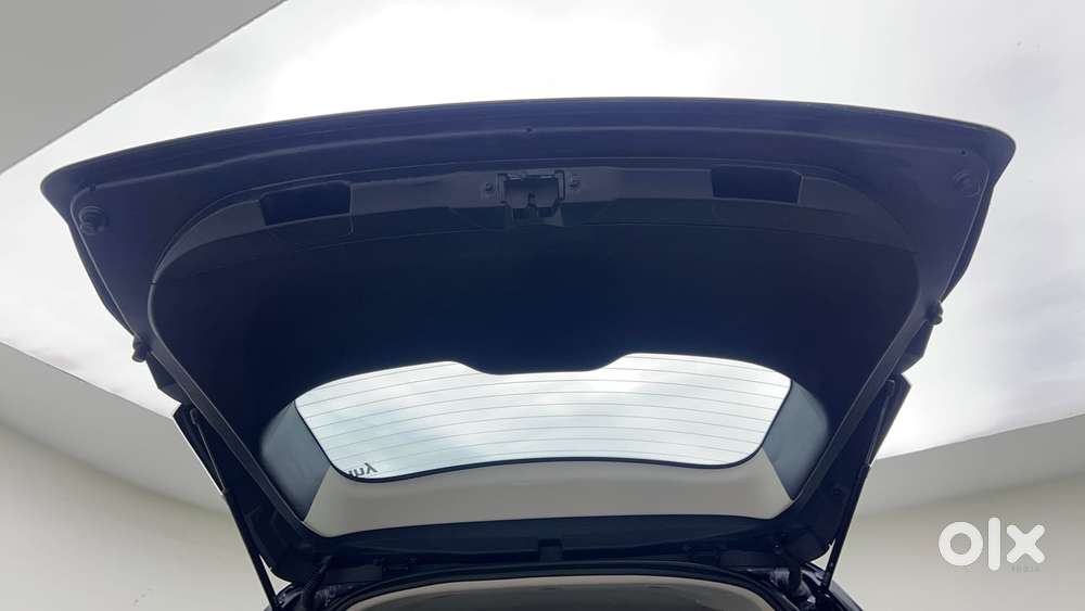 Mahindra Xuv700 2.0 Ax 7 Petrol At Luxury Pack Str, 2024, Petrol