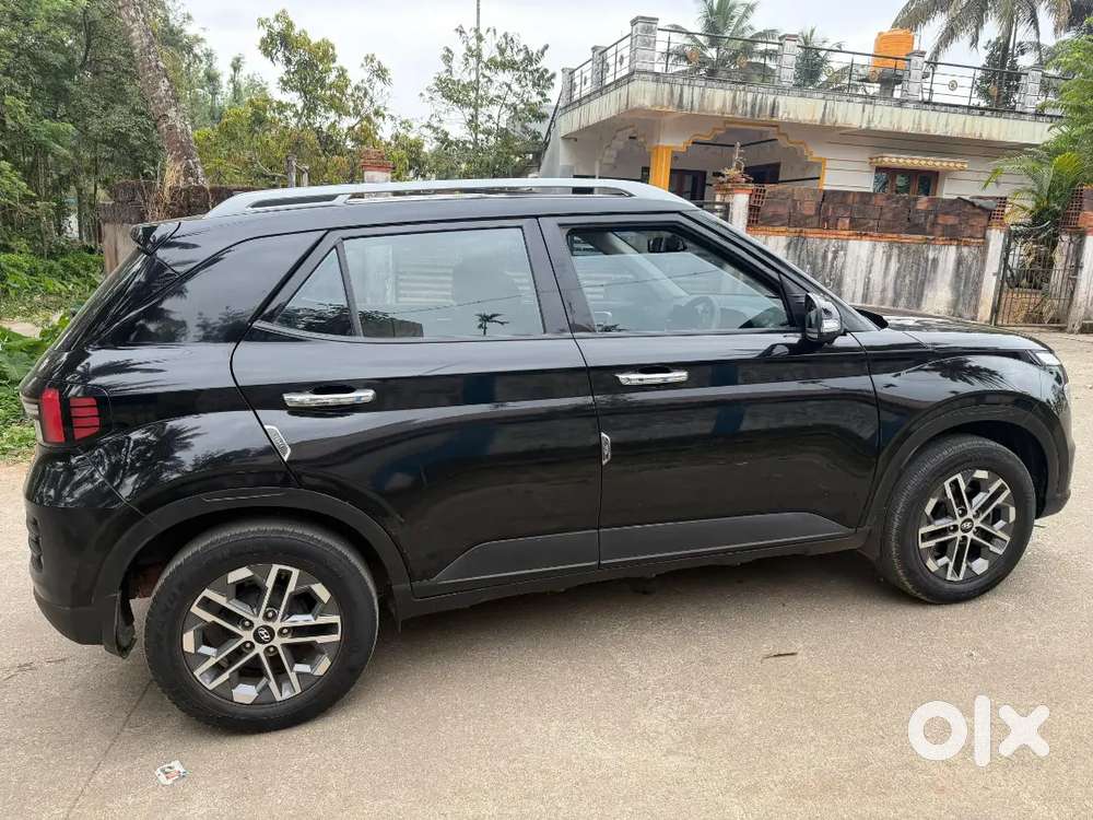 Hyundai Venue 2023 Petrol 47000 Km Driven