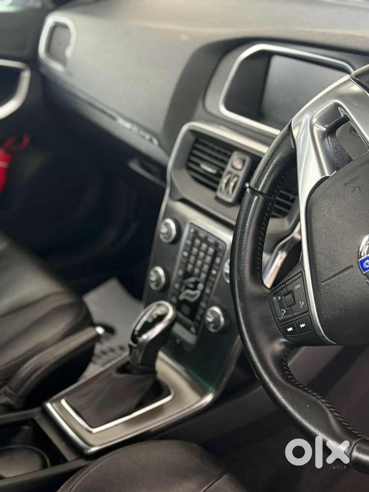 Volvo V40 Cross Country 2016 Diesel Good Condition