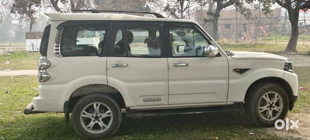 Mahindra Scorpio S10 22 Mhawk White Color With 5 Year Engine Warranty