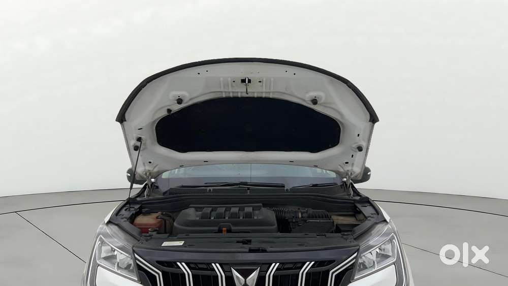 Mahindra Xuv700 2.0 Mx Petrol Mt 5 Str, 2022, Petrol