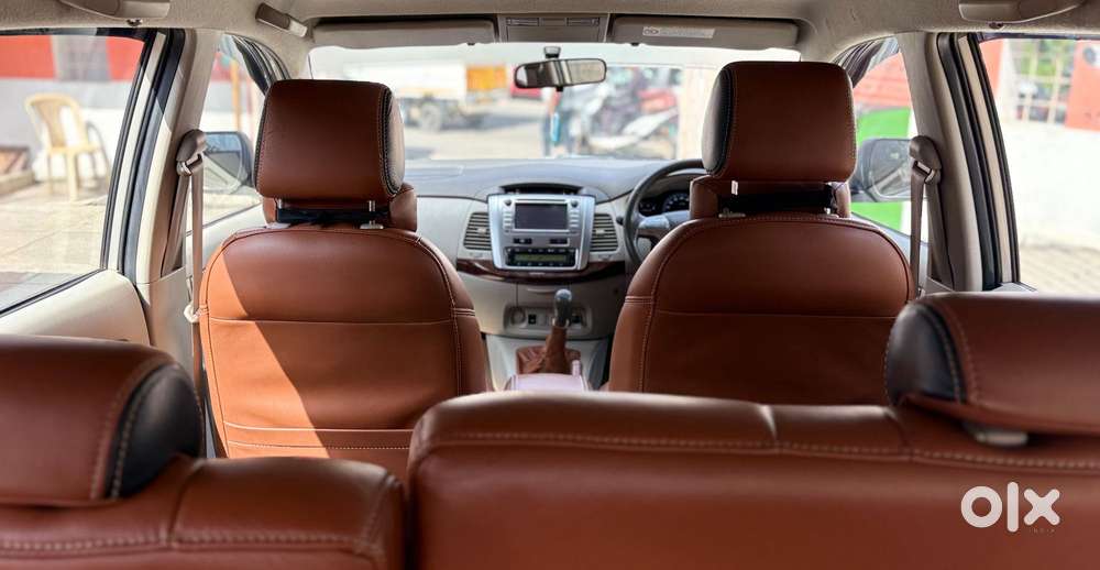 Toyota Innova 2.5 Vx 8 Seater Bs Iv, 2014, Diesel