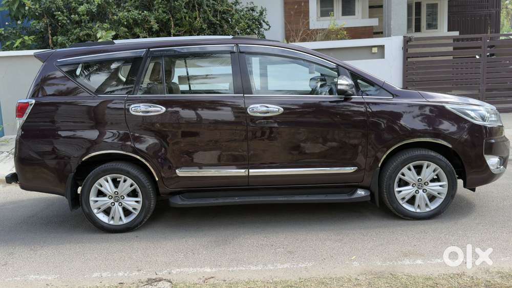 Toyota Innova Crysta 2.8 Zx At 7 Seater, 2016, Diesel