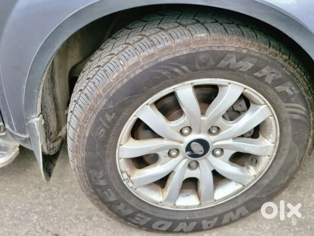 Mahindra Xuv500 W10